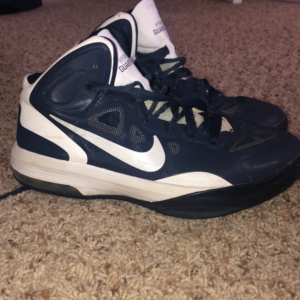 Hyper guard up basketball shoes
